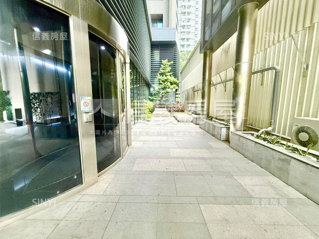 七期市政路親家Ｔ３商辦房屋室內格局與周邊環境