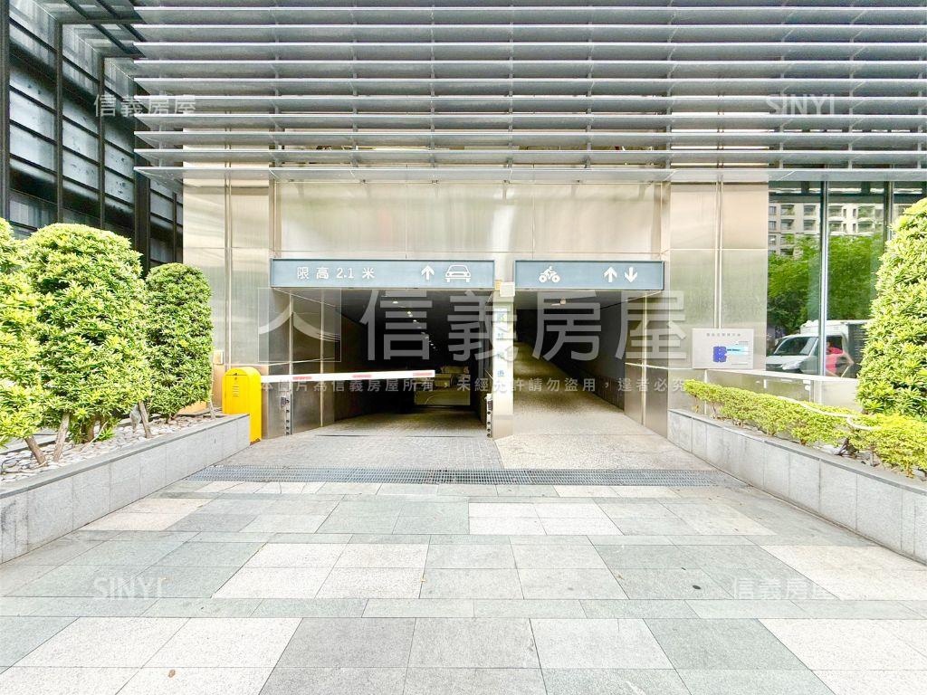 七期市政路親家Ｔ３商辦房屋室內格局與周邊環境