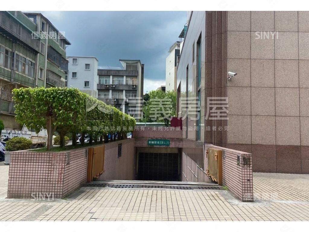 御花園平面車位房屋室內格局與周邊環境