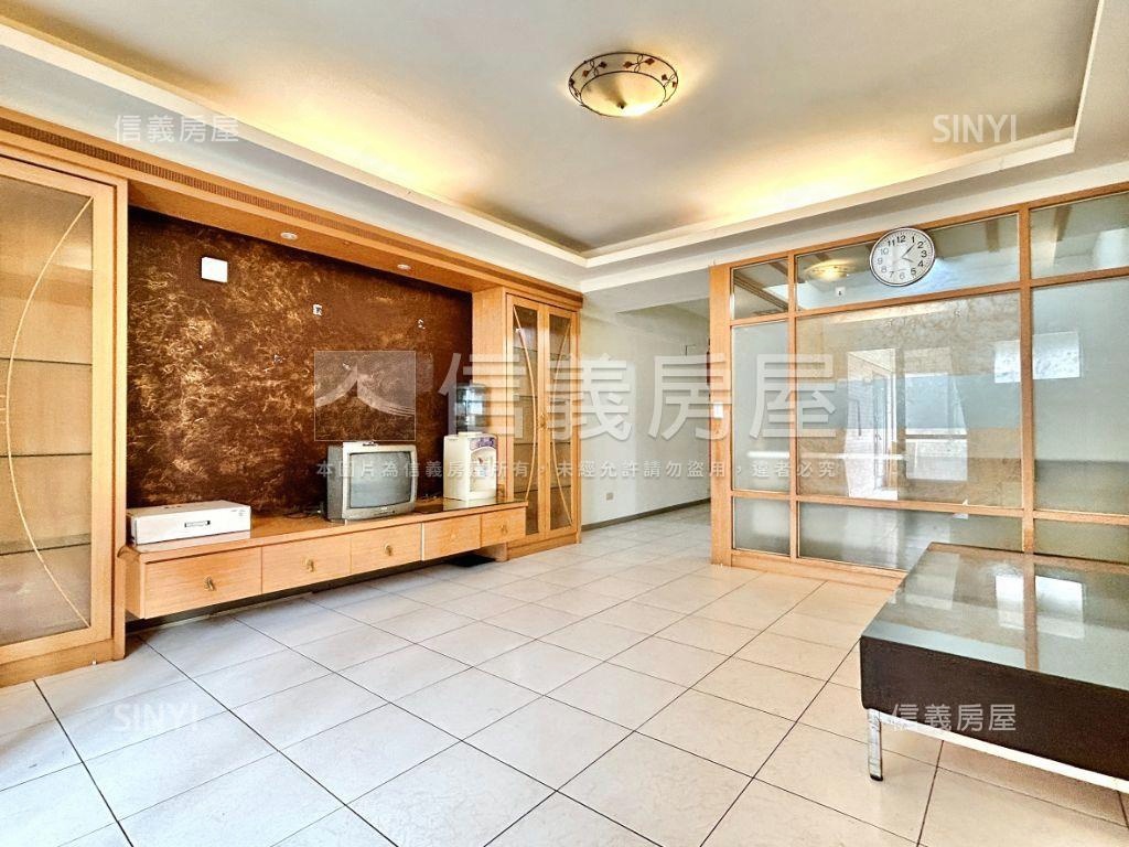 近鼎中河堤商圈三房採光宅房屋室內格局與周邊環境