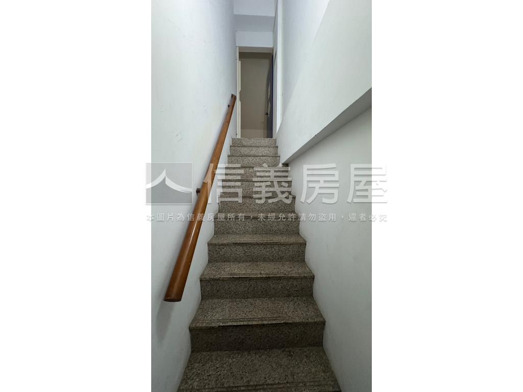 東海正新興路透天店面房屋室內格局與周邊環境