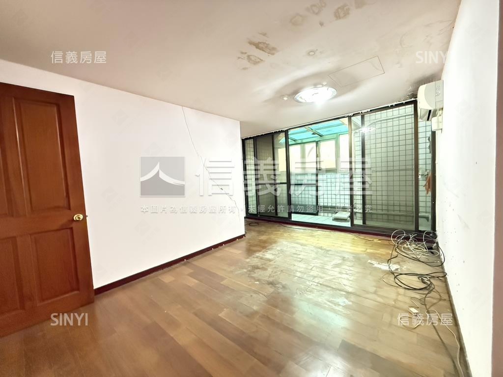正中央路顯眼店面房屋室內格局與周邊環境