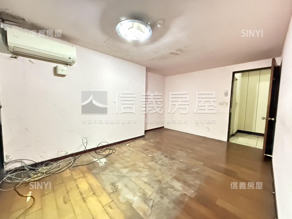 正中央路顯眼店面房屋室內格局與周邊環境