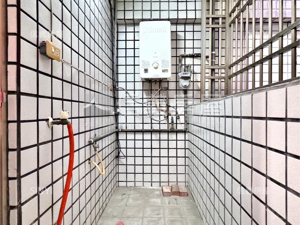 近屏東榮總大三房平車房屋室內格局與周邊環境