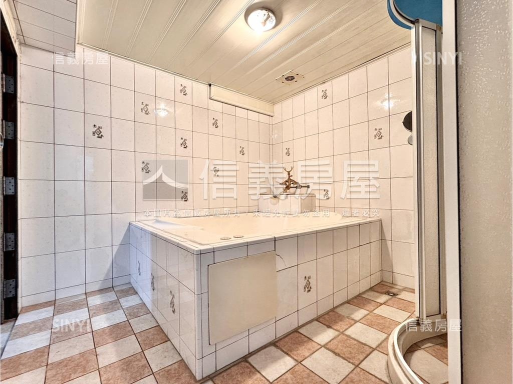 近屏東榮總大三房平車房屋室內格局與周邊環境