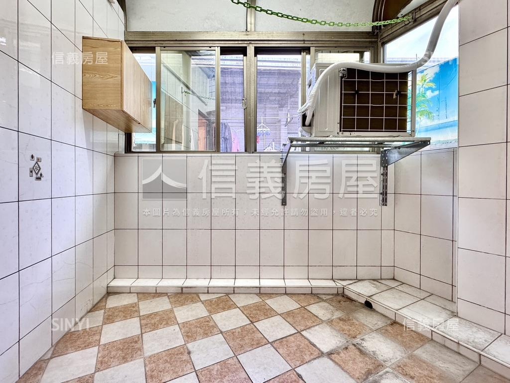 近屏東榮總大三房平車房屋室內格局與周邊環境