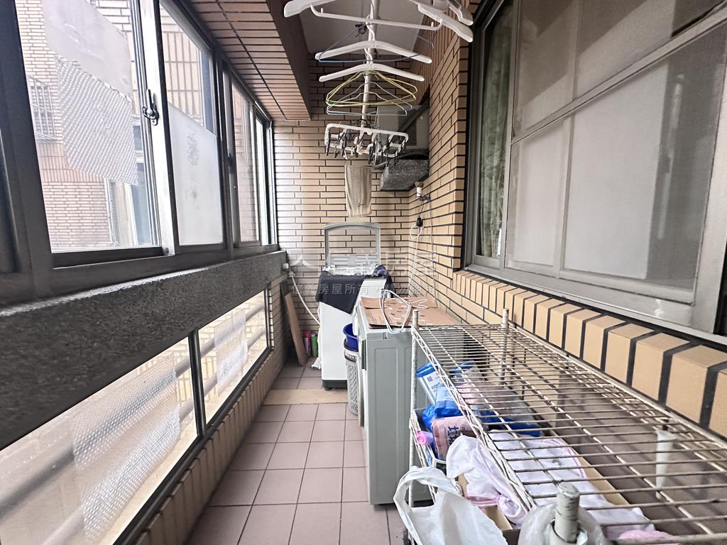 專委近巨城大３房車位房屋室內格局與周邊環境
