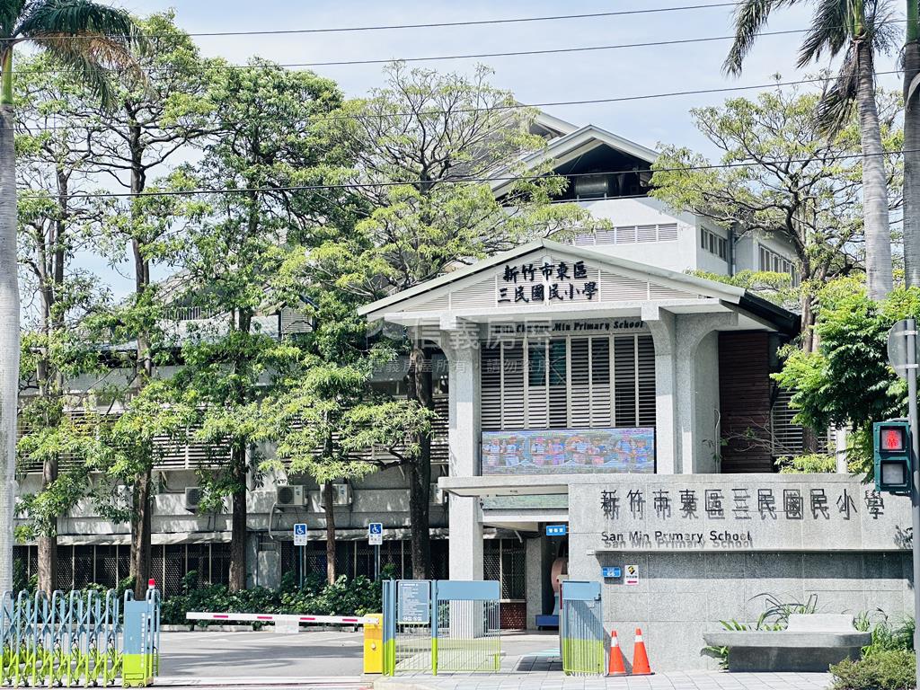 專委近巨城大３房車位房屋室內格局與周邊環境