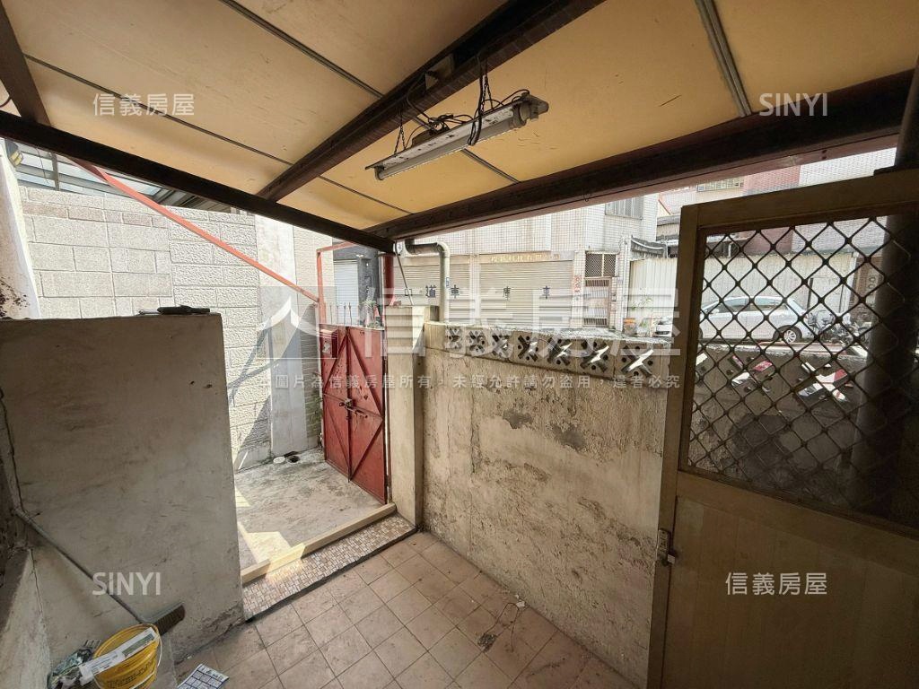 專任土地８米面寬朝南透天房屋室內格局與周邊環境