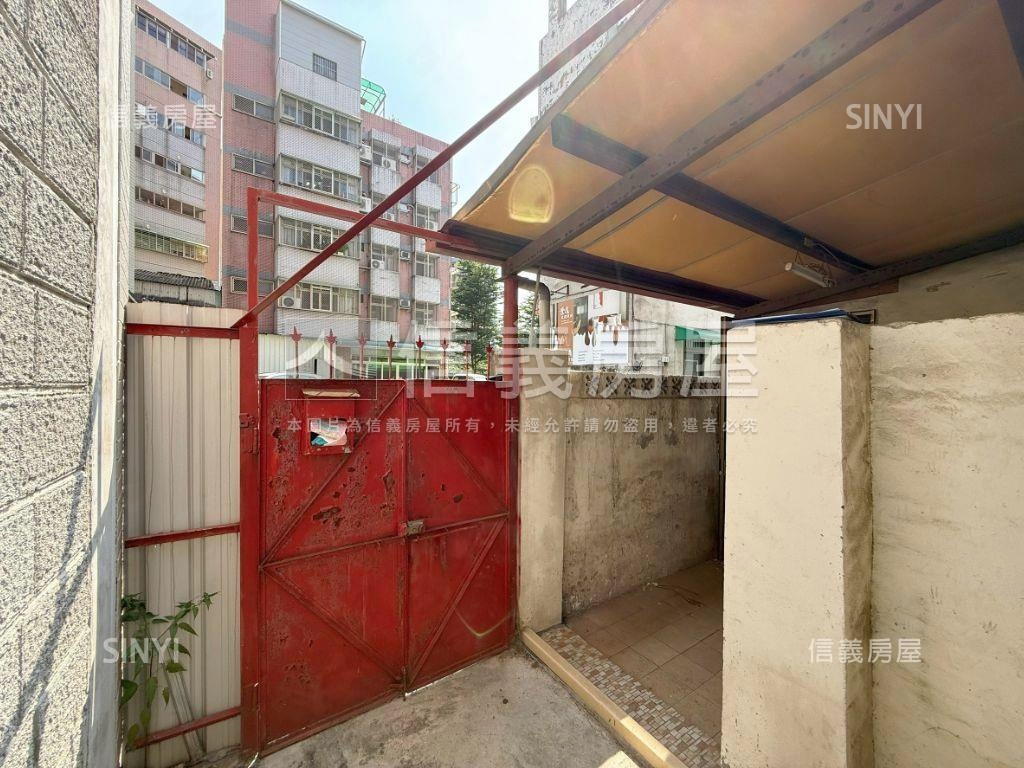 專任土地８米面寬朝南透天房屋室內格局與周邊環境