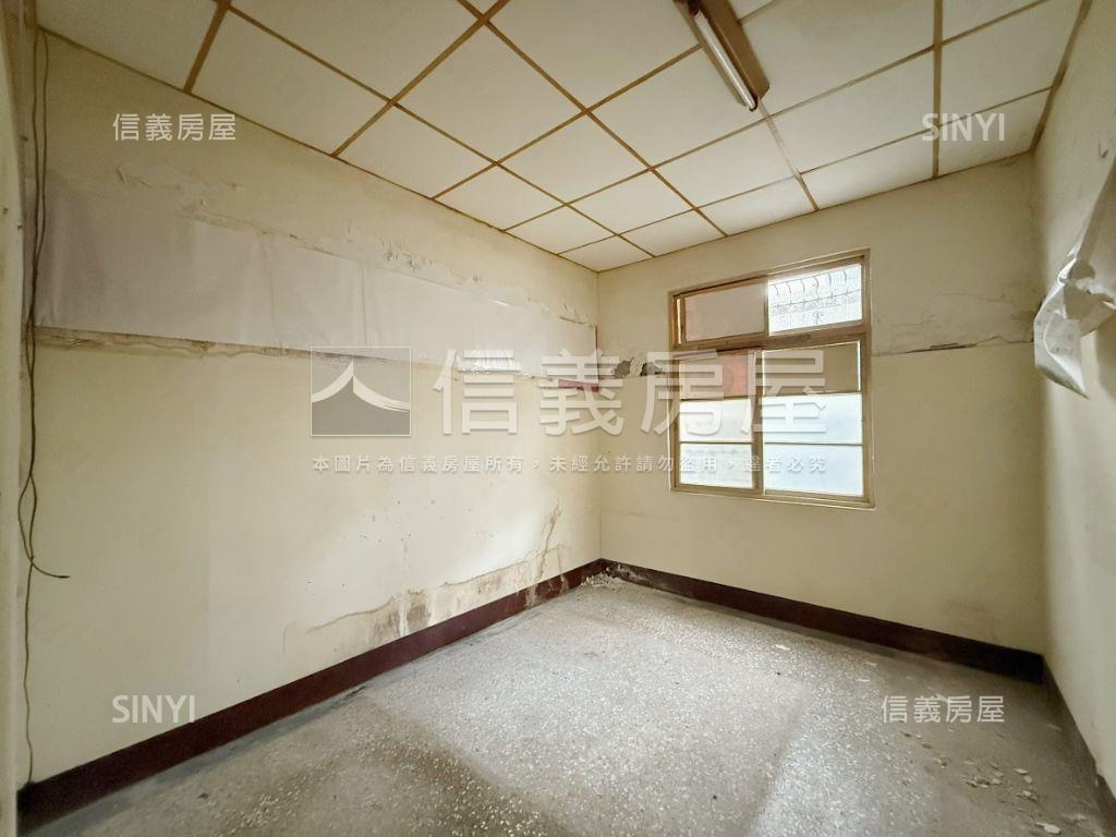 專任土地８米面寬朝南透天房屋室內格局與周邊環境