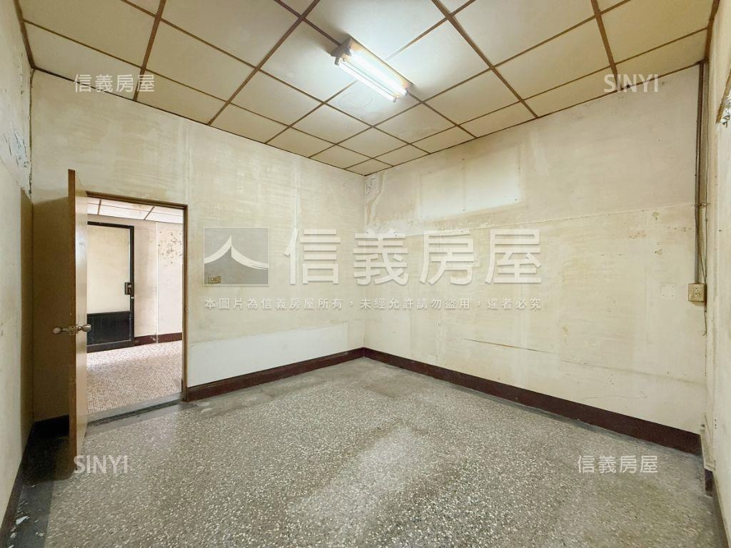 專任土地８米面寬朝南透天房屋室內格局與周邊環境