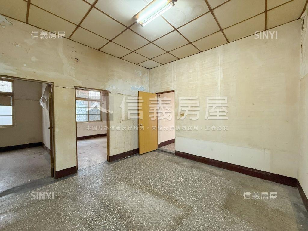 專任土地８米面寬朝南透天房屋室內格局與周邊環境
