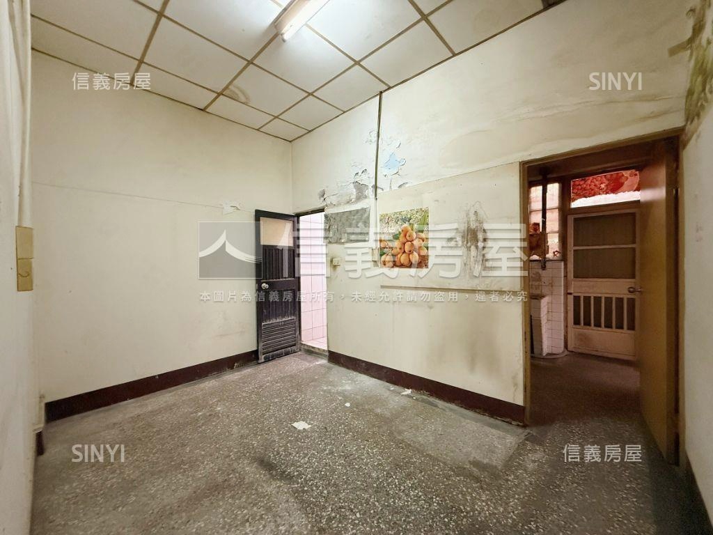 專任土地８米面寬朝南透天房屋室內格局與周邊環境
