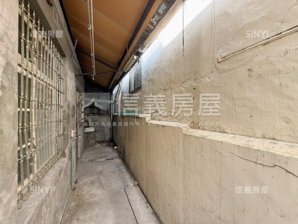 專任土地８米面寬朝南透天房屋室內格局與周邊環境