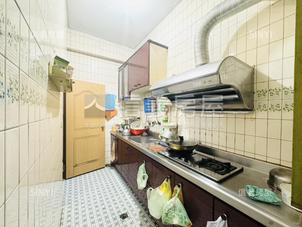 近家樂福美寓一樓房屋室內格局與周邊環境