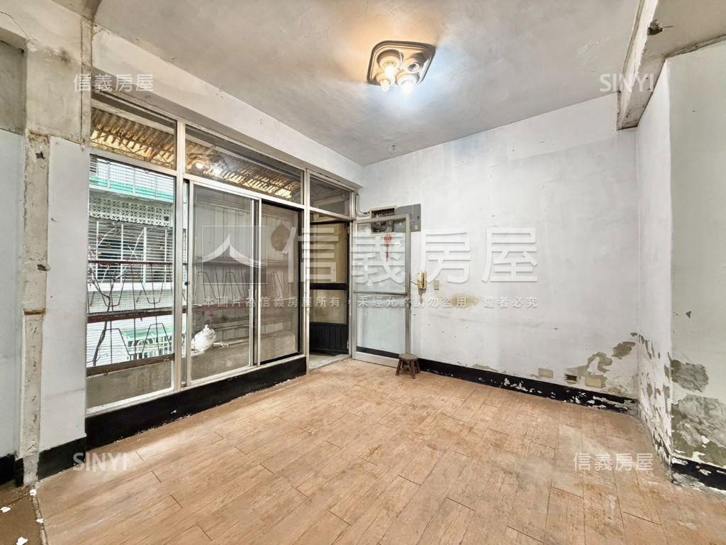 中華路，公寓三樓房屋室內格局與周邊環境