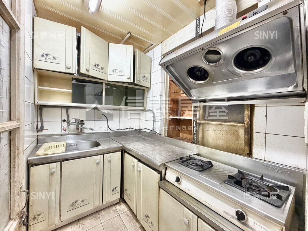 中華路，公寓三樓房屋室內格局與周邊環境