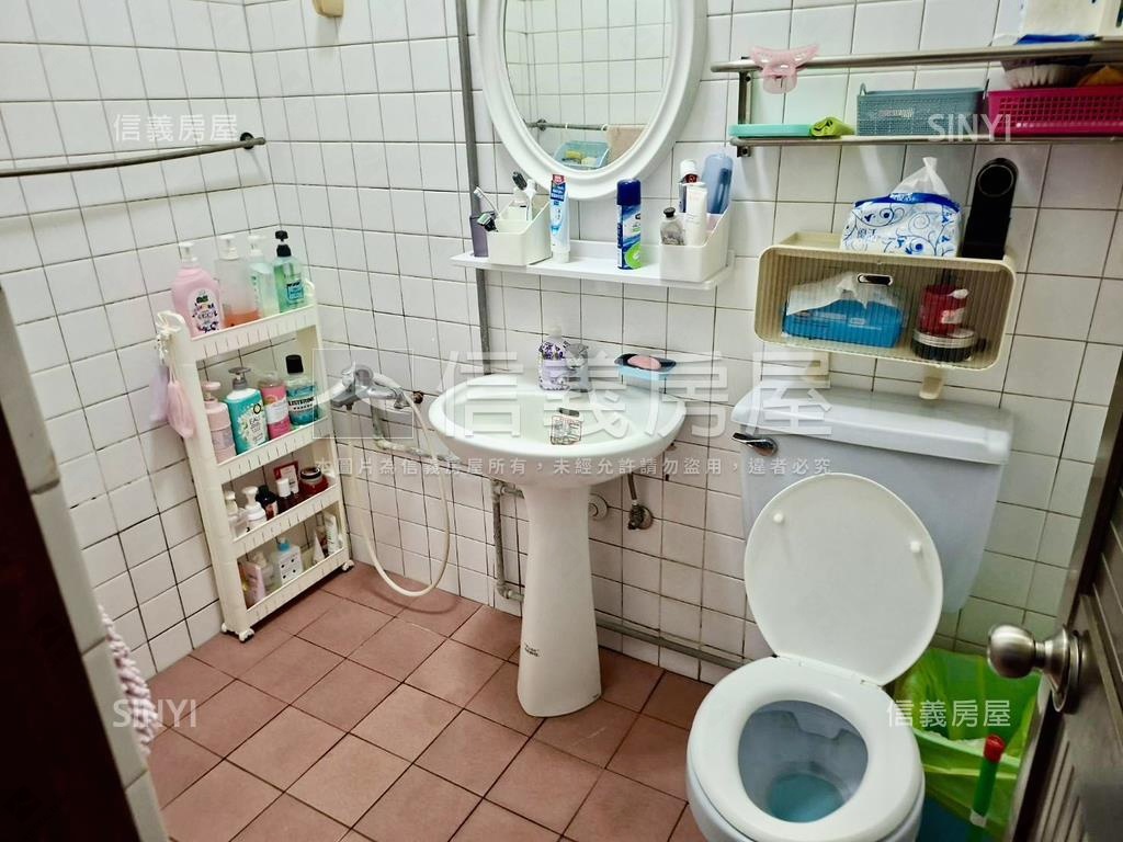 潭子大地坪小花園透天房屋室內格局與周邊環境