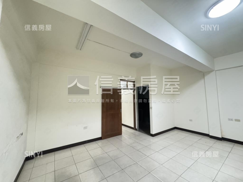 楊梅後站百坪電梯金店面房屋室內格局與周邊環境