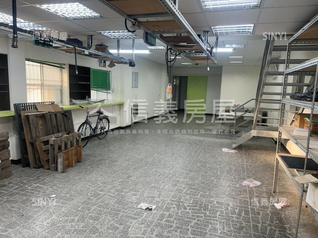 楊梅後站百坪電梯金店面房屋室內格局與周邊環境