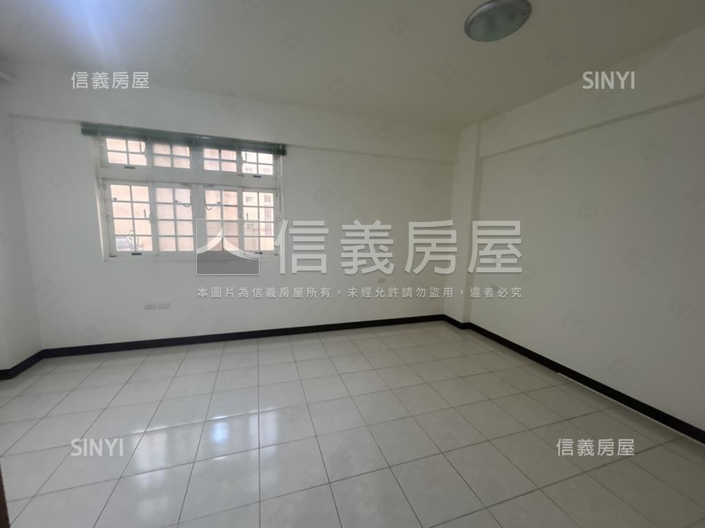 楊梅後站百坪電梯金店面房屋室內格局與周邊環境