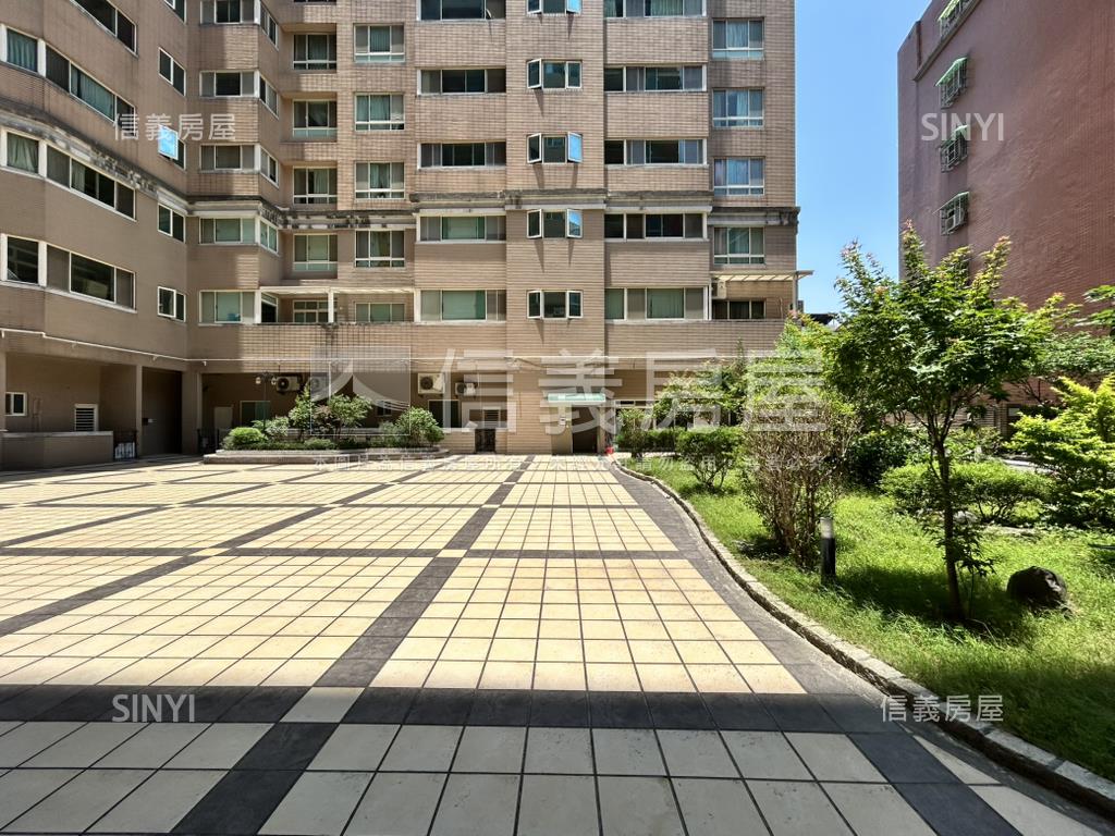 公園大賞４房車位房屋室內格局與周邊環境