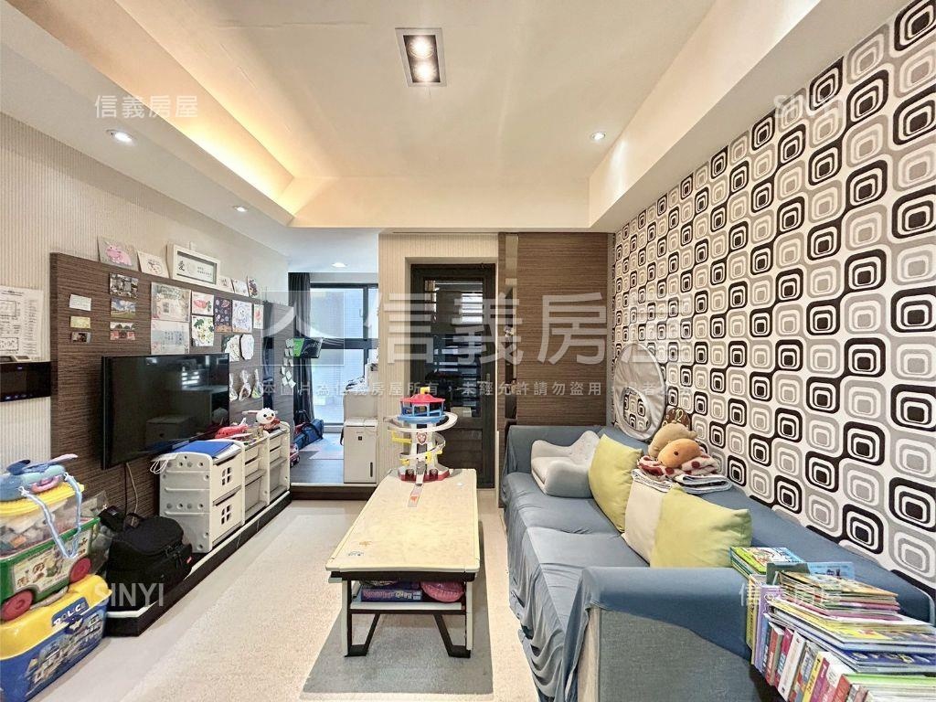 高鐵區２房２衛平面車位房屋室內格局與周邊環境