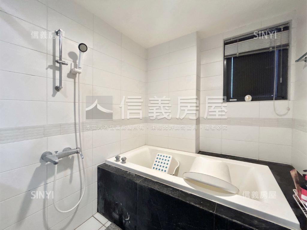 高鐵區２房２衛平面車位房屋室內格局與周邊環境