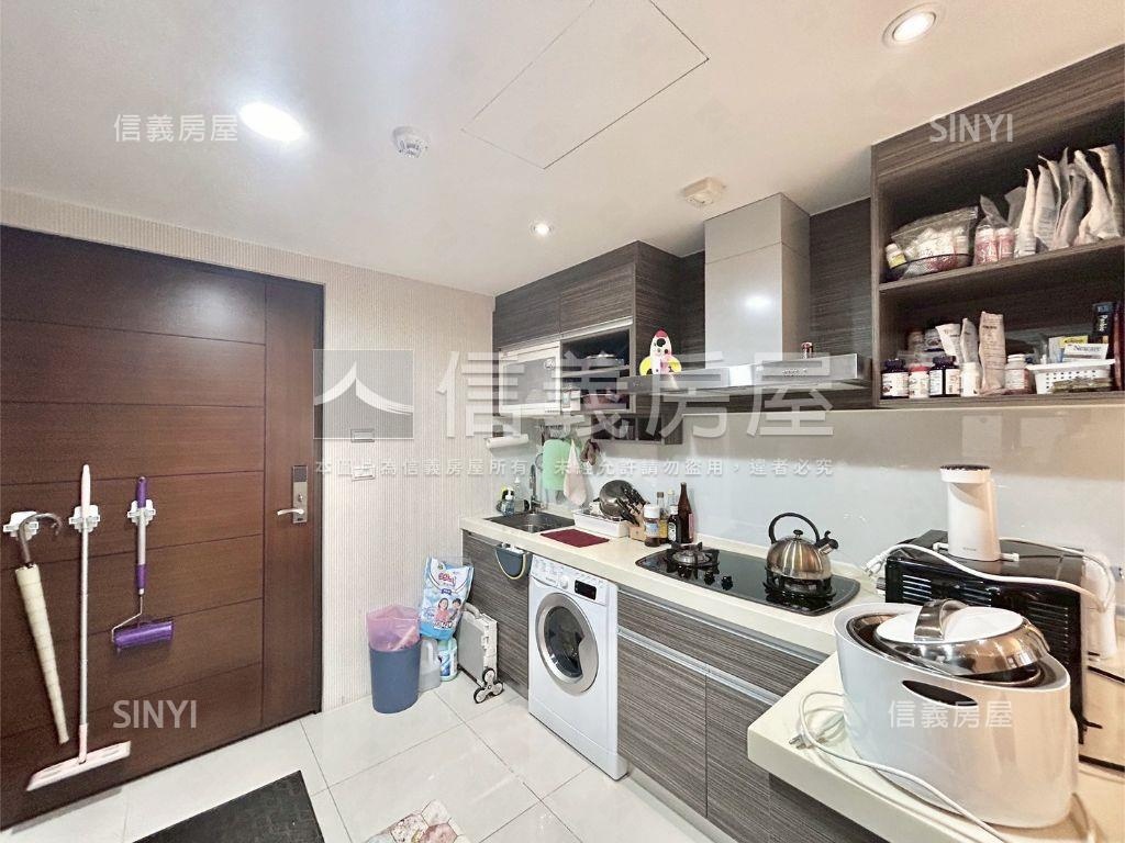 高鐵區２房２衛平面車位房屋室內格局與周邊環境