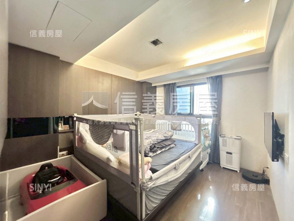 高鐵區２房２衛平面車位房屋室內格局與周邊環境