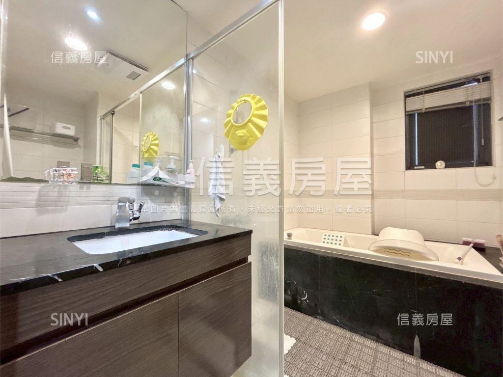 高鐵區２房２衛平面車位房屋室內格局與周邊環境