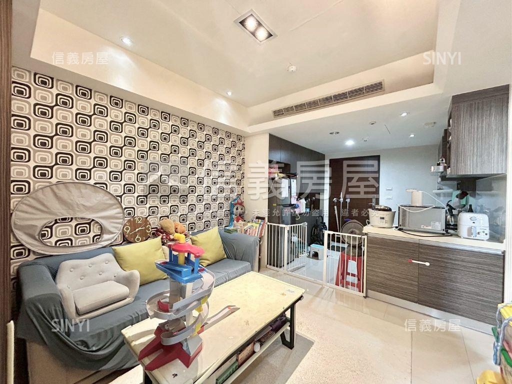 高鐵區２房２衛平面車位房屋室內格局與周邊環境