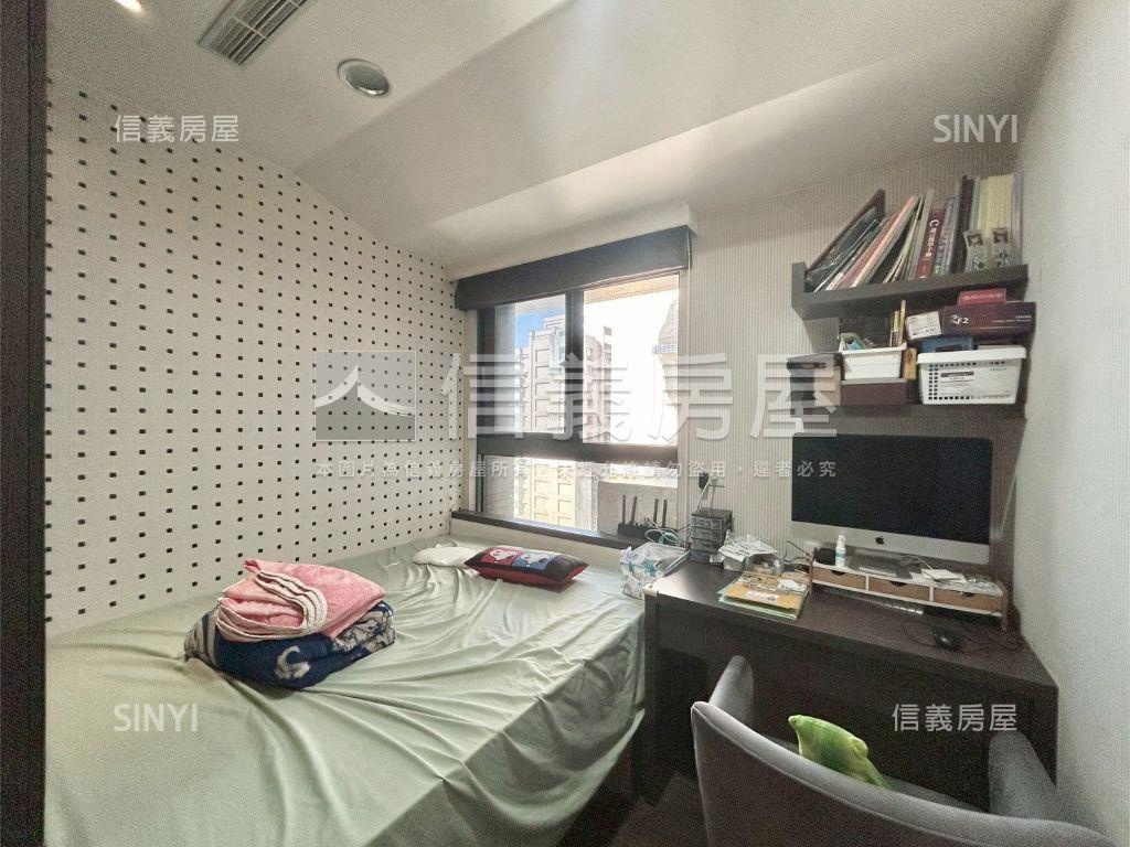 高鐵區２房２衛平面車位房屋室內格局與周邊環境