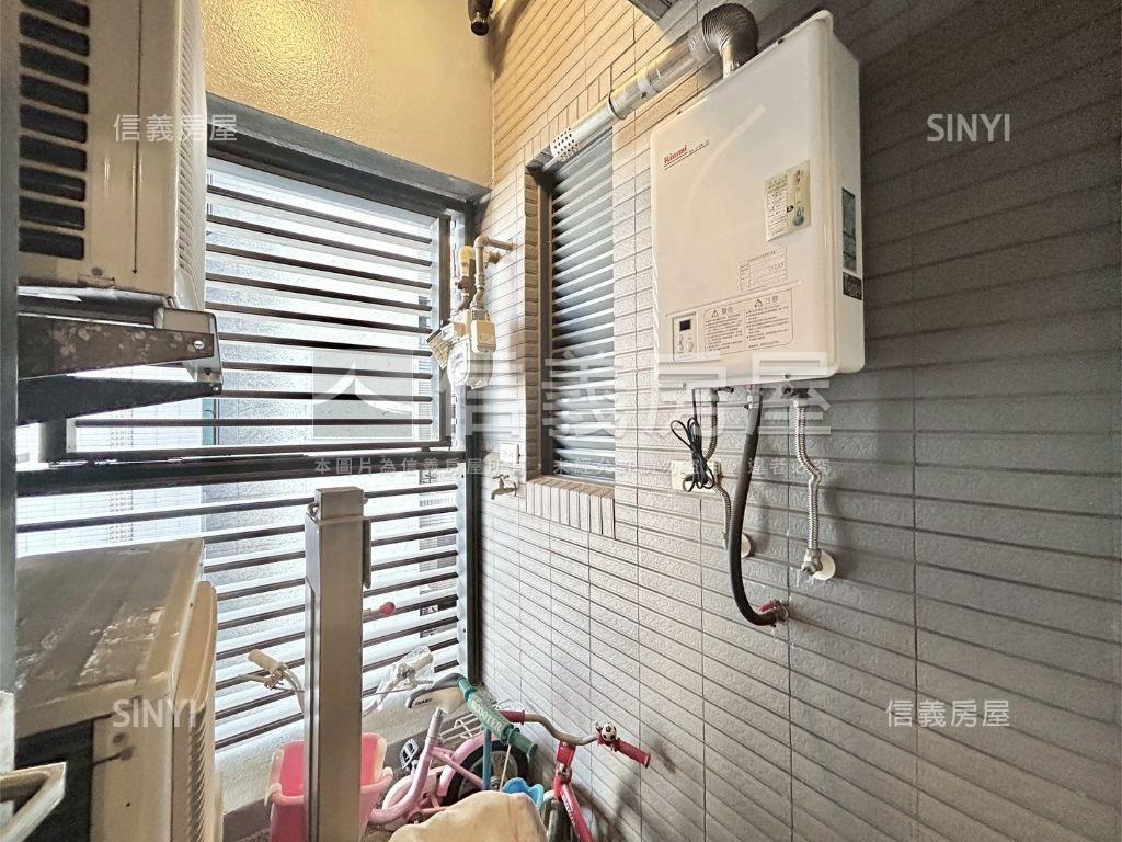 高鐵區２房２衛平面車位房屋室內格局與周邊環境