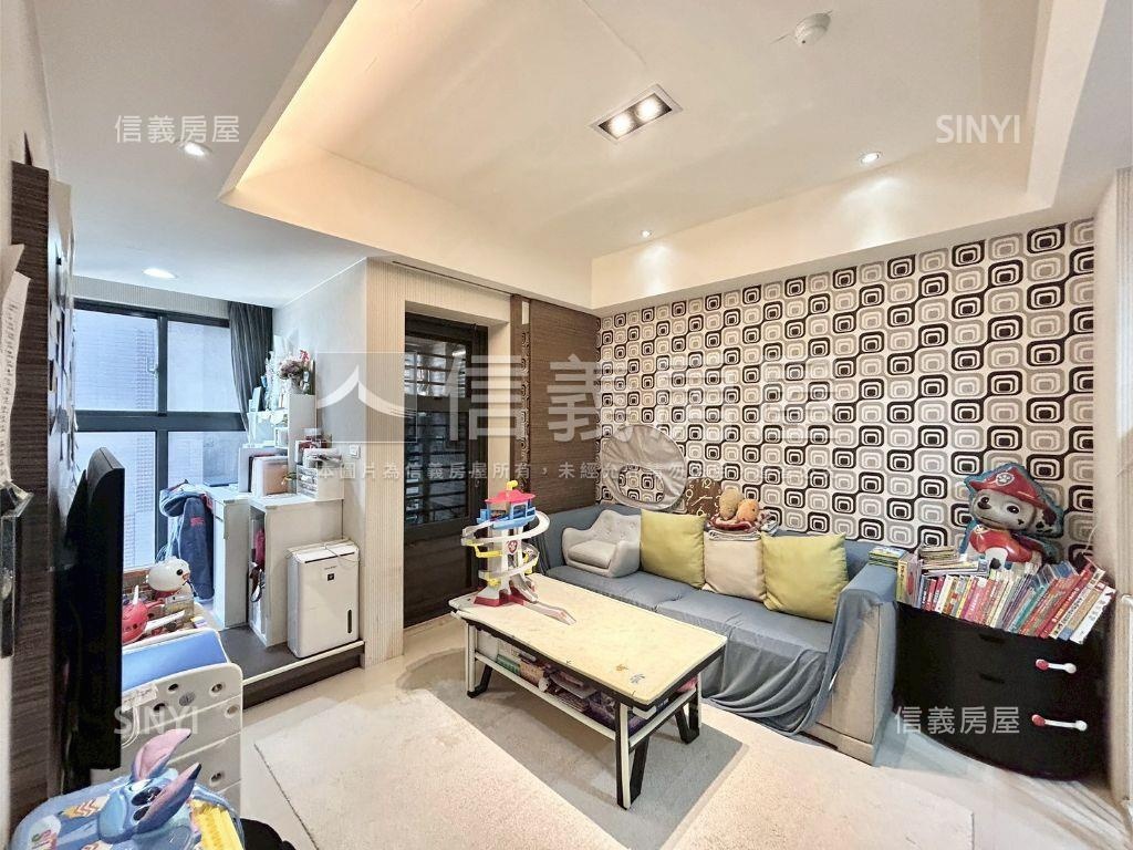 高鐵區２房２衛平面車位房屋室內格局與周邊環境