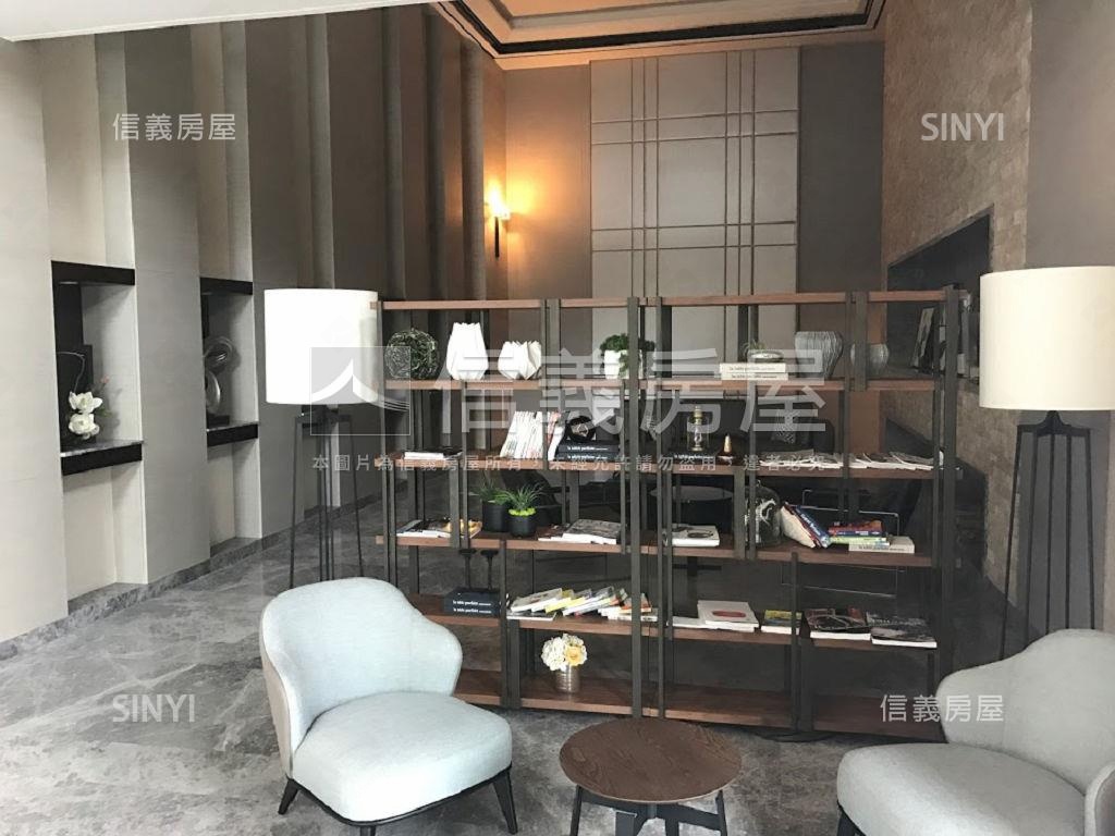 伯爵面公園精美兩房房屋室內格局與周邊環境