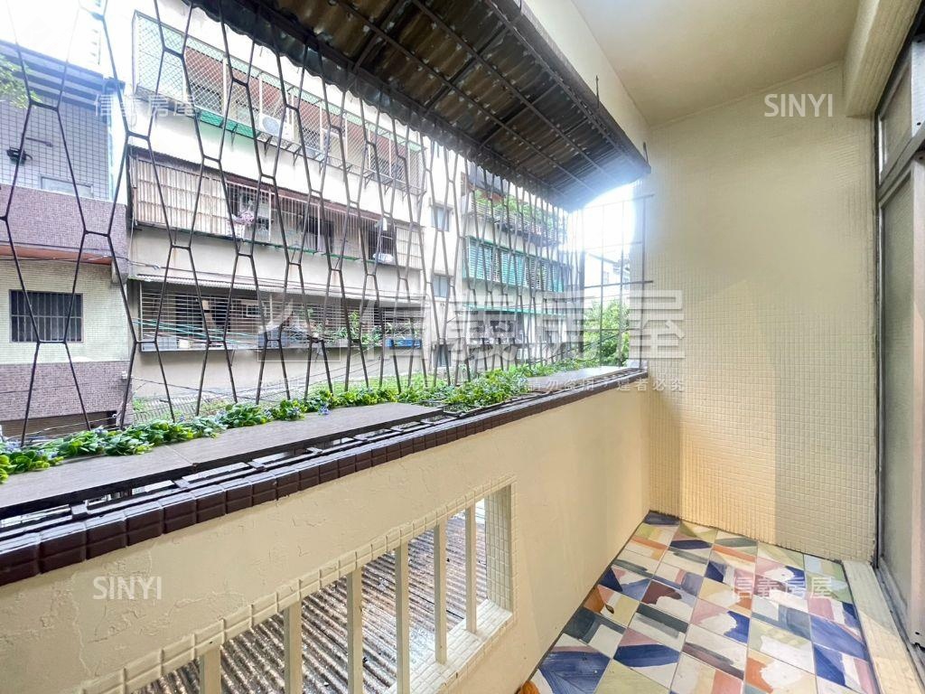 近新莊捷運站二樓美寓房屋室內格局與周邊環境