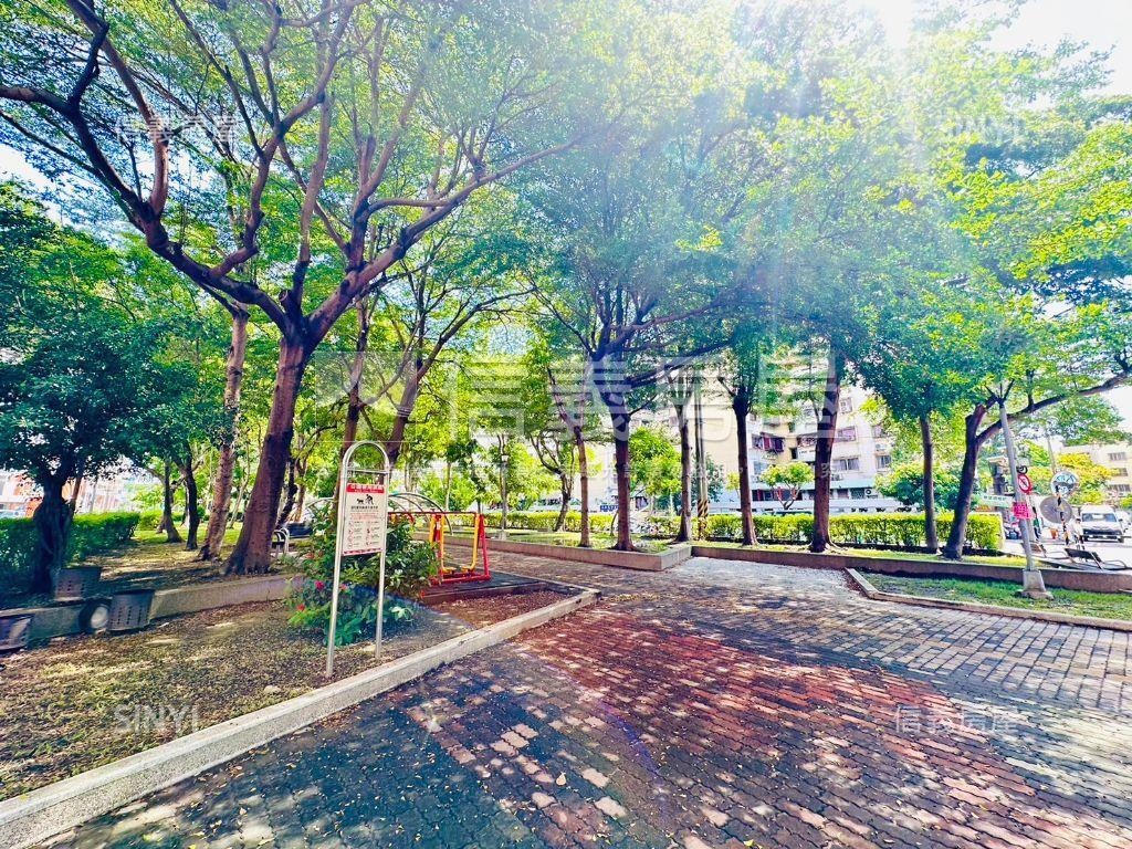 綠園道⭐樹梢戶三房平車房屋室內格局與周邊環境