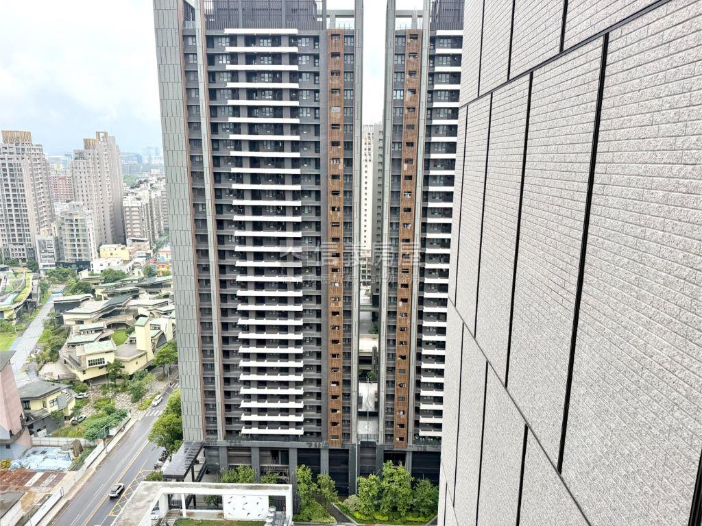 專任關埔高樓兩房面星巴克房屋室內格局與周邊環境