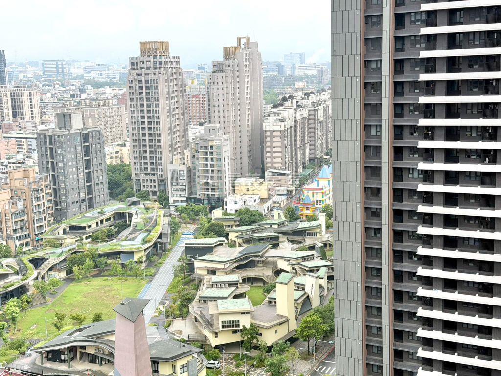 專任關埔高樓兩房面星巴克房屋室內格局與周邊環境
