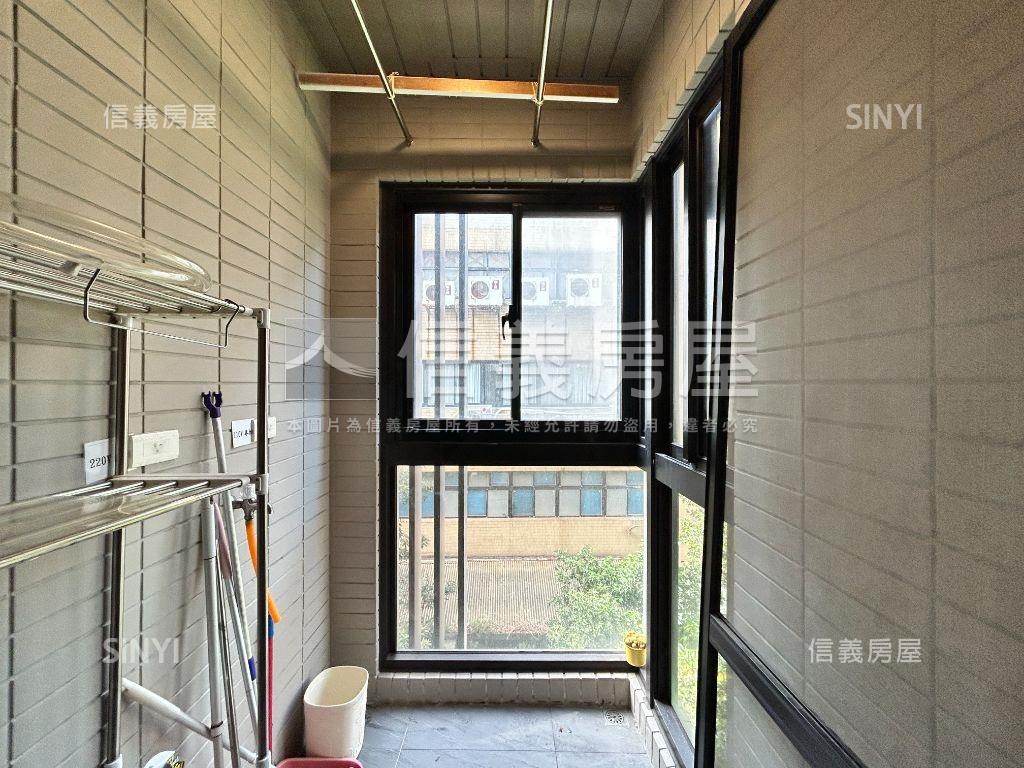 奇岩雲端三樓附坡平大車位房屋室內格局與周邊環境