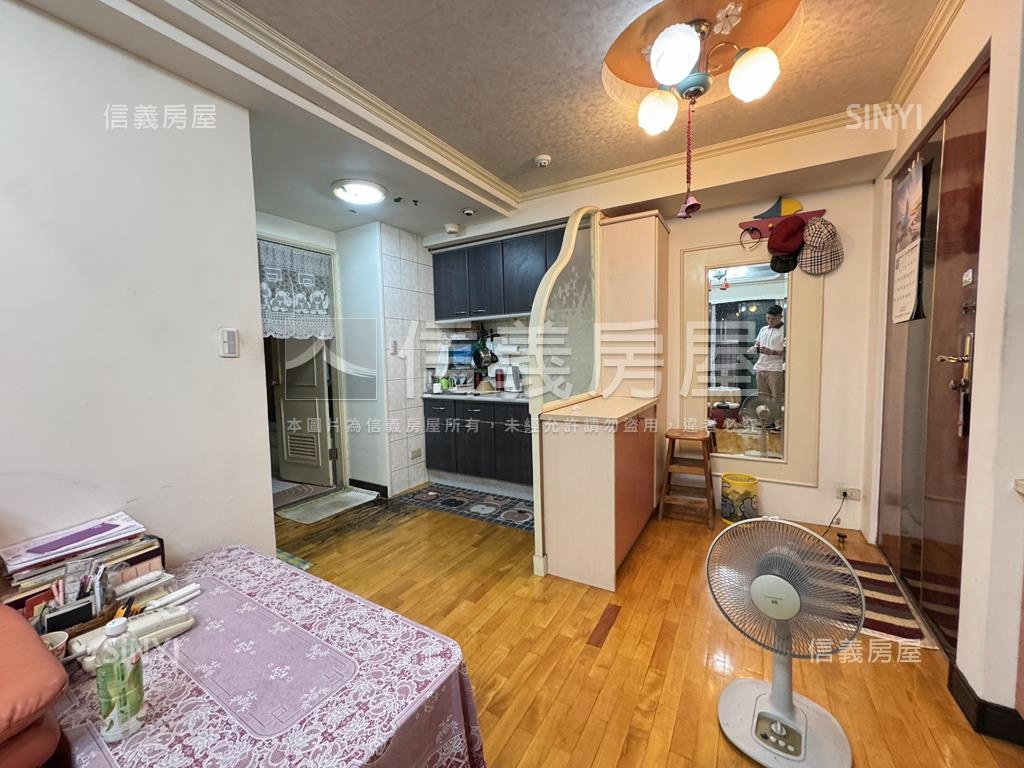 大坪林一房一廳稀有釋出房屋室內格局與周邊環境