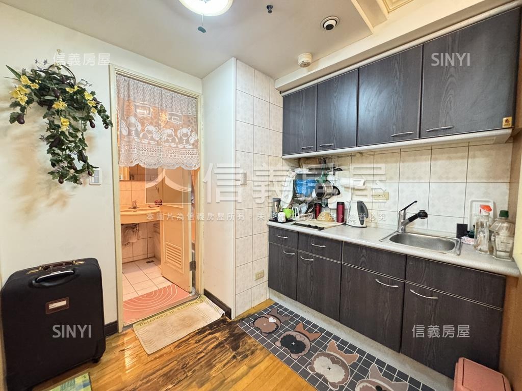 大坪林一房一廳稀有釋出房屋室內格局與周邊環境