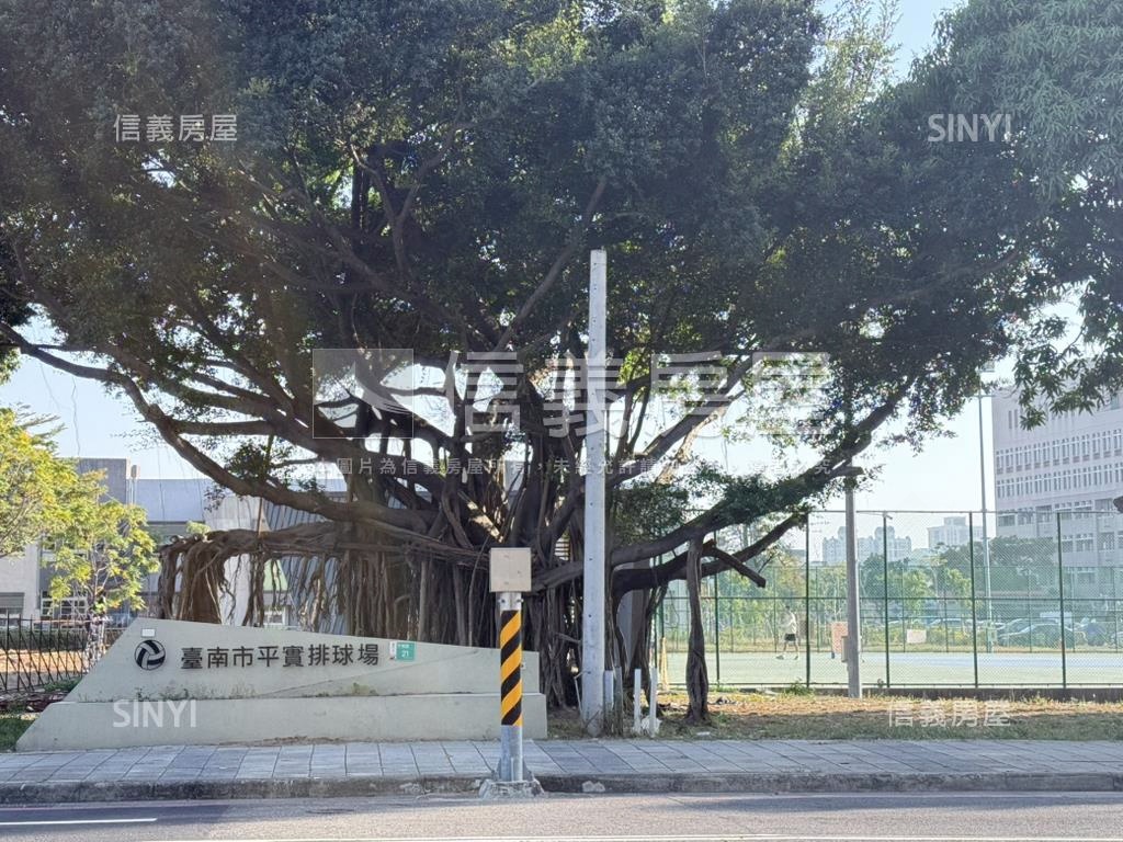 東區平實營區高樓雙車位房屋室內格局與周邊環境