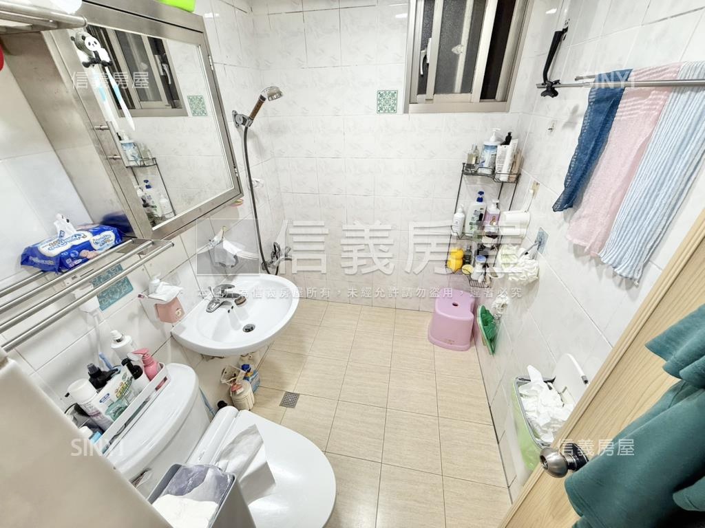 一橋之隔北市邊間三房車位房屋室內格局與周邊環境