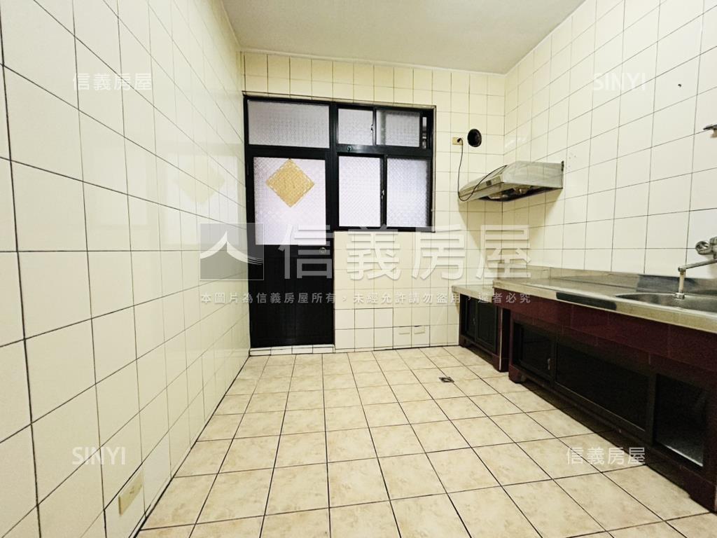 專任.迴龍方正公寓２樓房屋室內格局與周邊環境