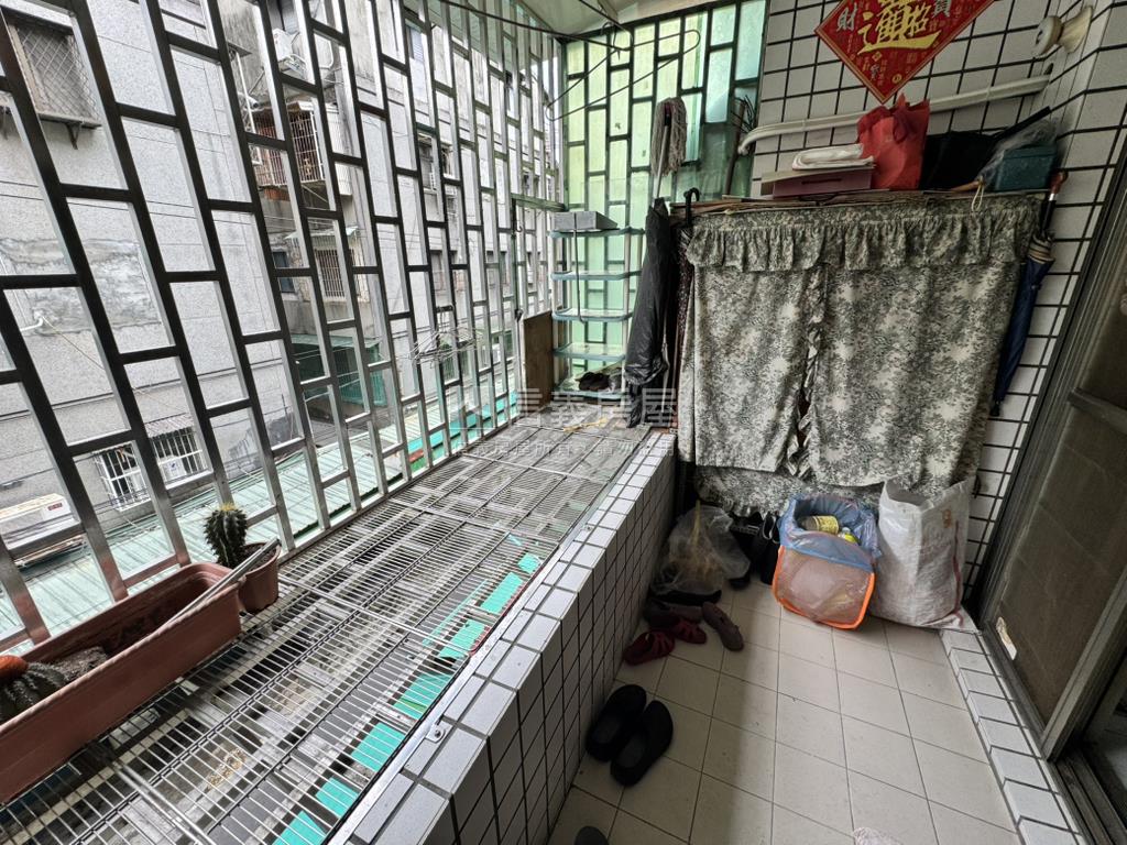 專約保健路黃金三樓房屋室內格局與周邊環境