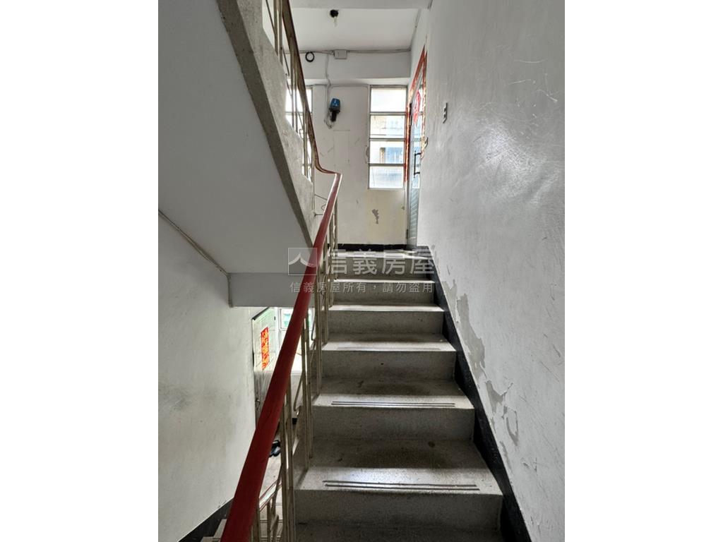 專約保健路黃金三樓房屋室內格局與周邊環境