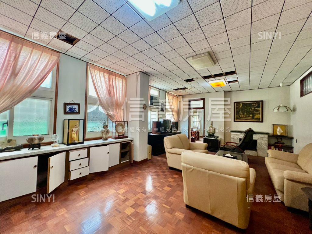 忠義路燙金店面房屋室內格局與周邊環境